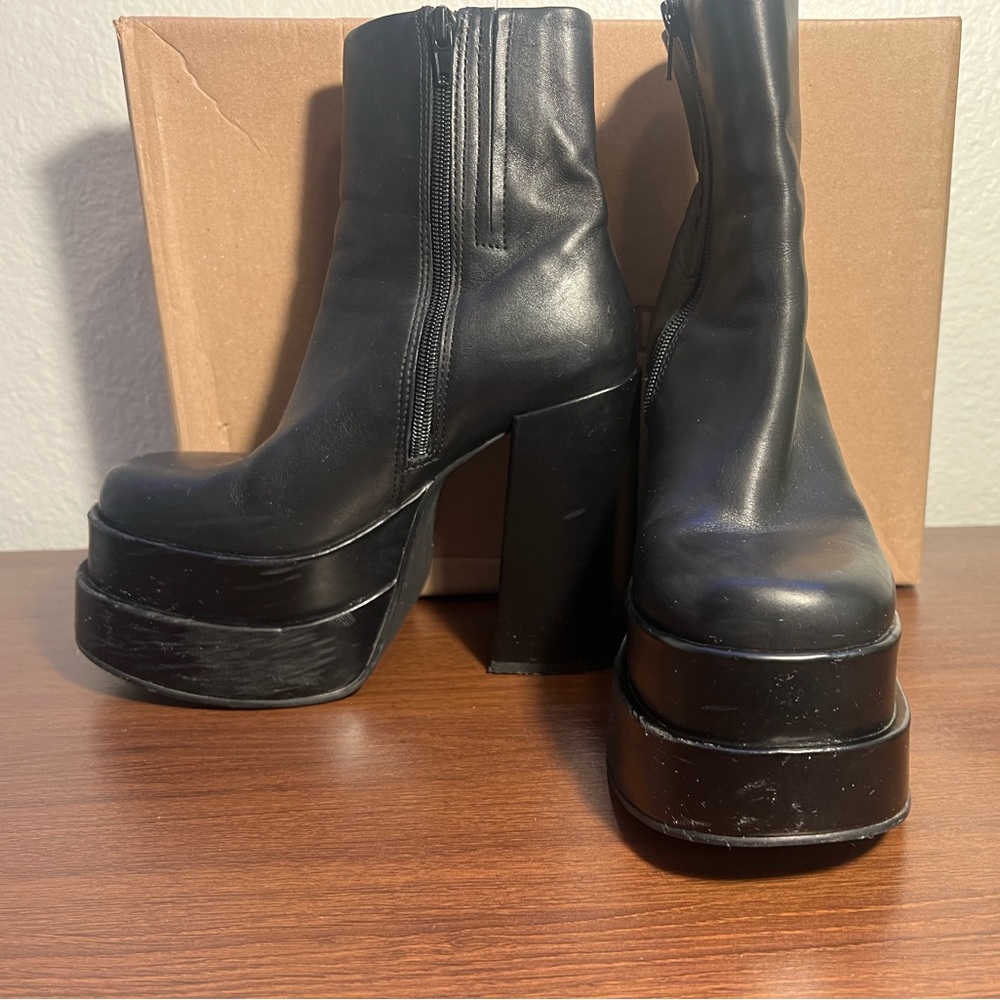 Cobra black Steve Madden size 6 woman